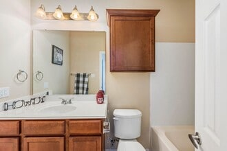 Building Photo - Pre-Leasing for FALL 2026- 1 Bedroom in Ga...