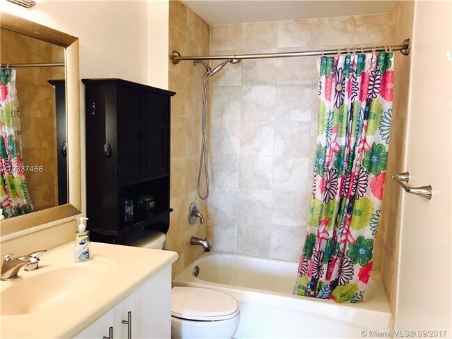 Foto del edificio - 7900 Harbor Island Dr