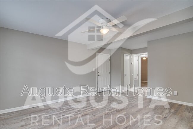 Building Photo - 168 Conifer Dr