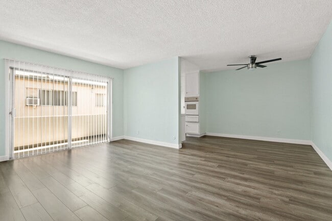 Building Photo - 3735 Mentone Ave