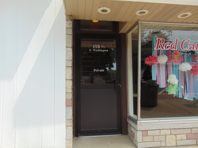 Front Entry - 118 E Washington St