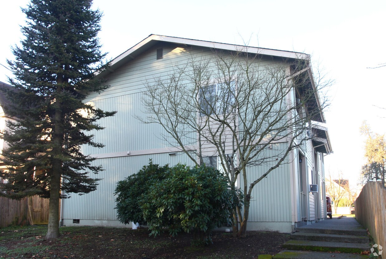 Building Photo - 622 S Steele St