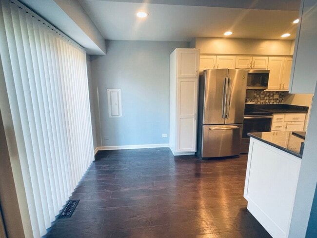 Building Photo - 613 Academy Ct