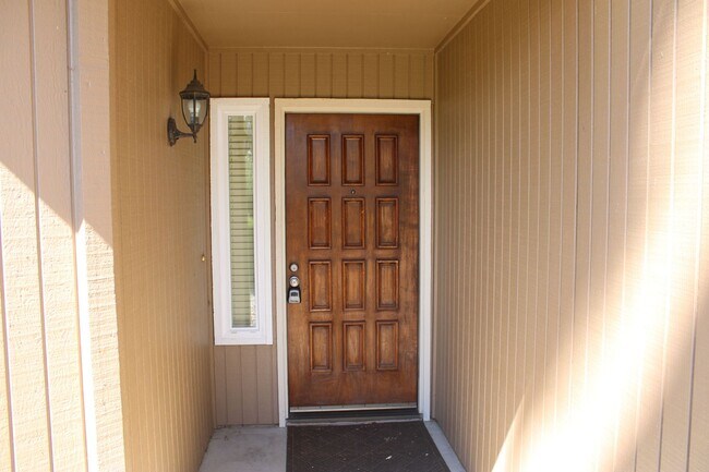 Foto del edificio - Luxurious 4 Bed 2 Bath Home