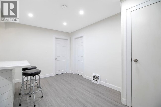 Building Photo - 1668 Goyeau St