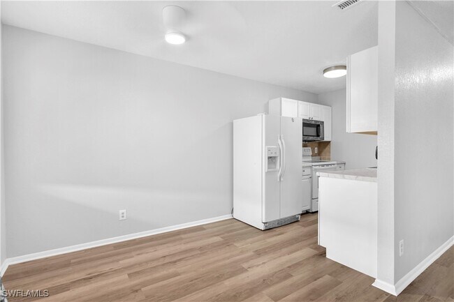 Foto del edificio - 4627 Bayshore Dr