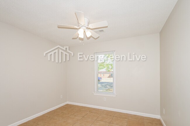 Building Photo - 261 Gracewood St