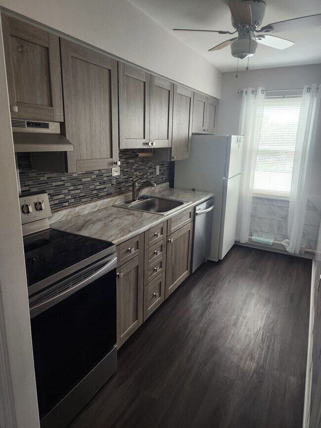 kitchen - 13797 Cedar Rd