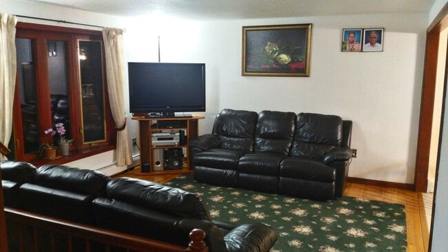 Building Photo - Spacious 4 bedroom 2.5 bath house in Walli...