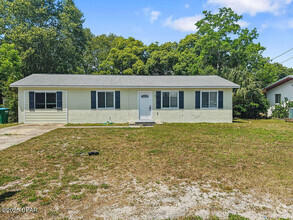 Building Photo - 137 Heather Dr