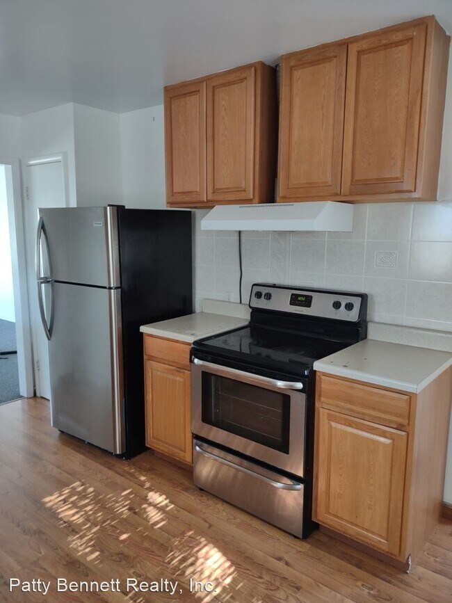 Building Photo - 3 br, 2 bath House - 2540 E 8th St