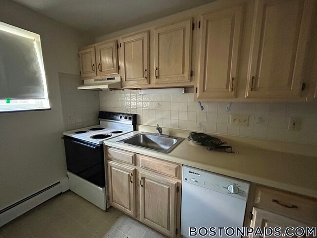 Building Photo - 8 Brattle Dr