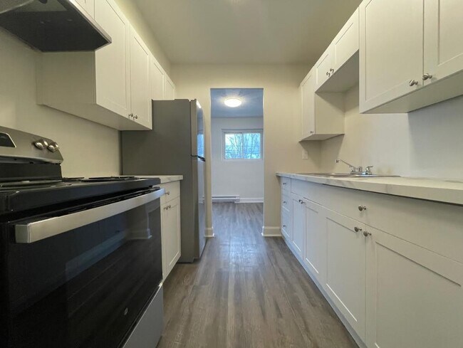 Building Photo - 222 Queen St