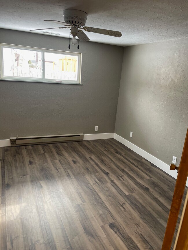 Building Photo - 14670 Zenith Dr
