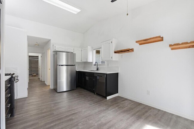 Foto del edificio - 3345 W Stuart Ave