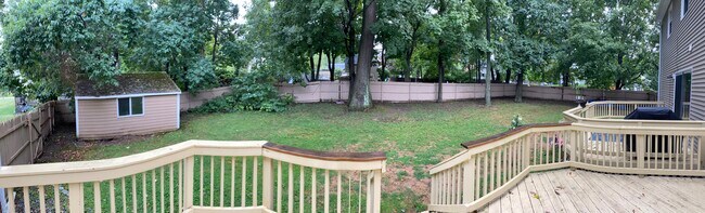Panorama del patio trasero - 513 Tidewater Dr