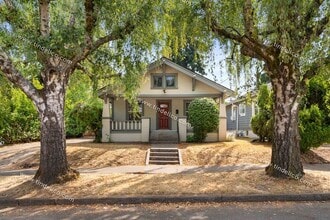 Building Photo - 8122 N Gloucester Ave