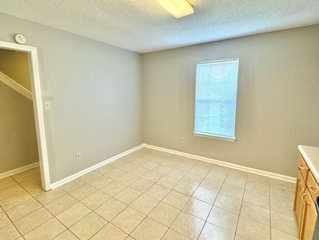 Foto del edificio - Perfect home for roommates within walking ...