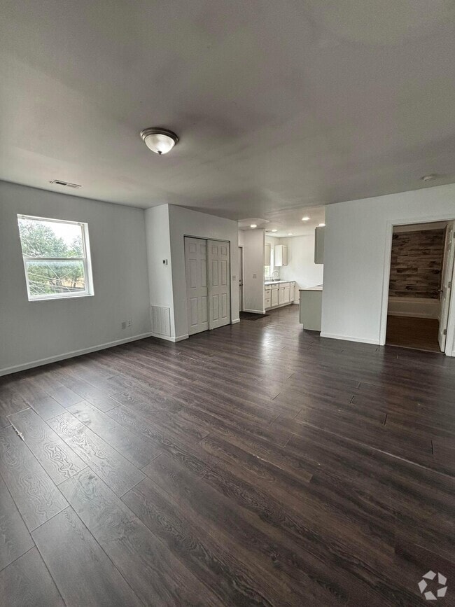 Building Photo - 836 S Hamilton Rd