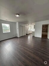 Building Photo - 836 S Hamilton Rd