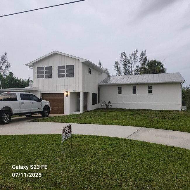 Building Photo - 322 Darst Ave