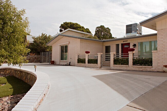 Foto del edificio - 4 bed, 3 Bath, Westside El Paso, 6447 Belton