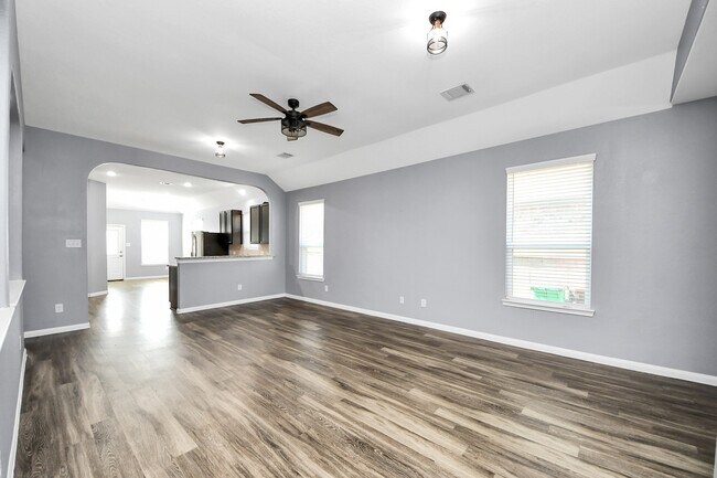 Building Photo - 2335 Spring Hollow Dr