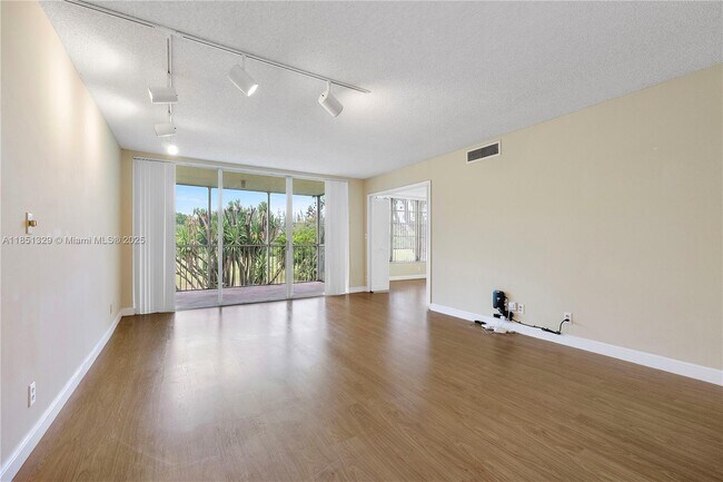 Building Photo - 3351 S Palm Aire Dr