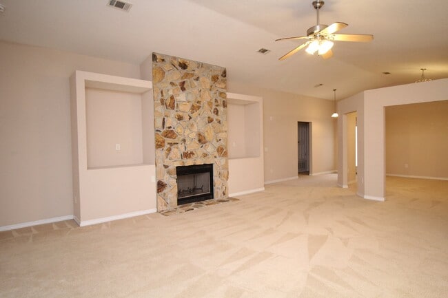 Building Photo - 3 bedroom 2 bath home in Milton ~ Over 180...