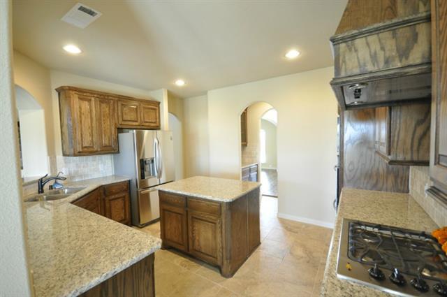 Building Photo - 600 Falcon Dr