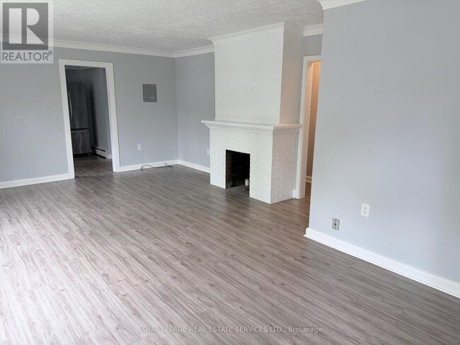 Building Photo - 302 Maple Ave