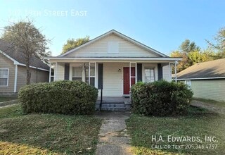 Building Photo - 307 19th St E
