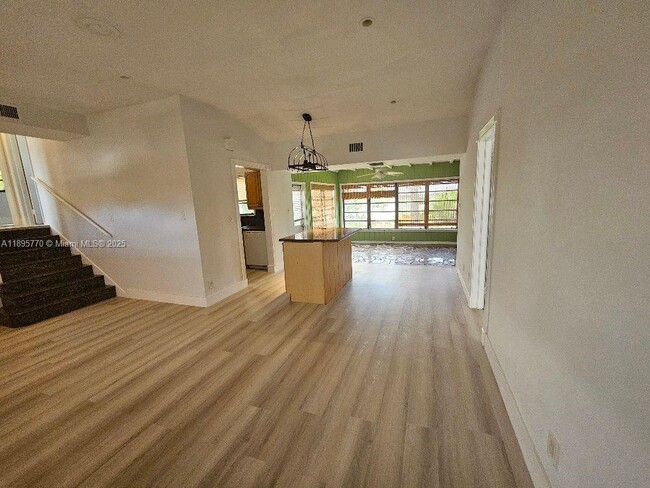 Foto del edificio - 1419 Crest Dr
