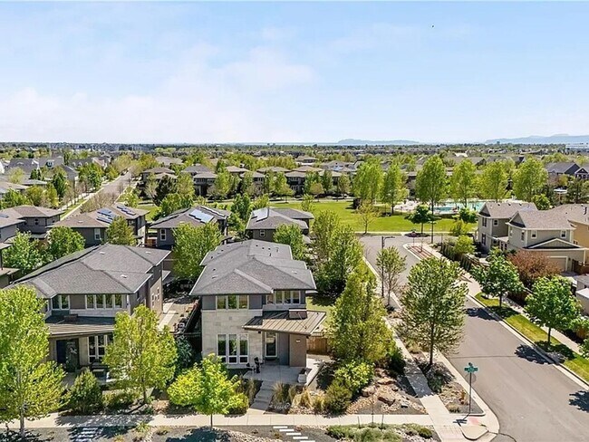 Foto del edificio - Stunning 4BR House on corner lot in Denver...