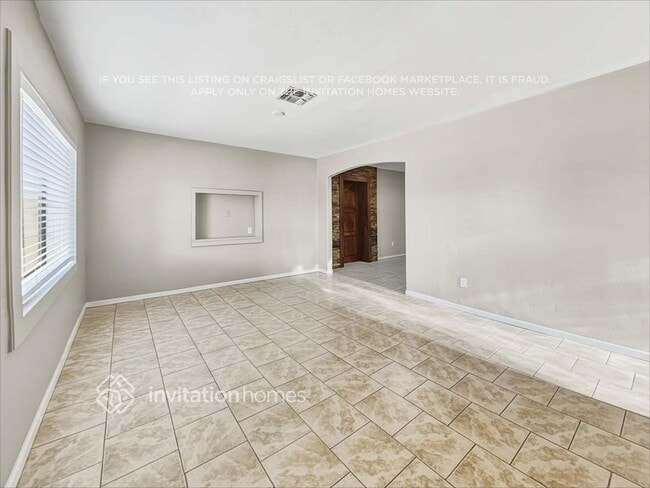Building Photo - 525 W 6th Dr
