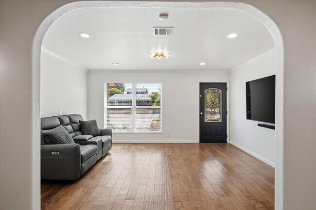Building Photo - 7510 Carriage Dr