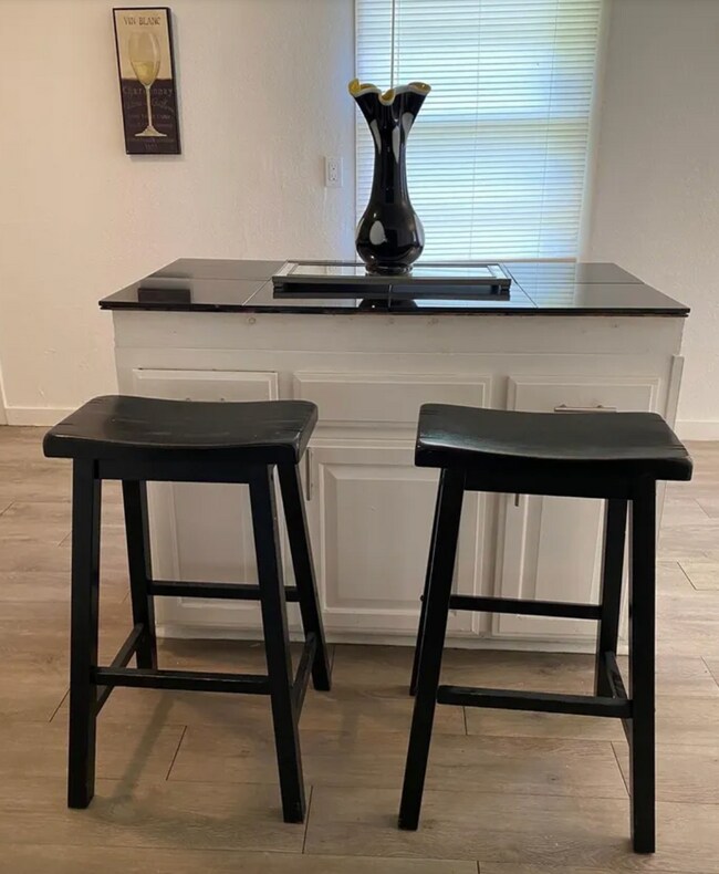 Foto del edificio - 4177 Doyle Ln