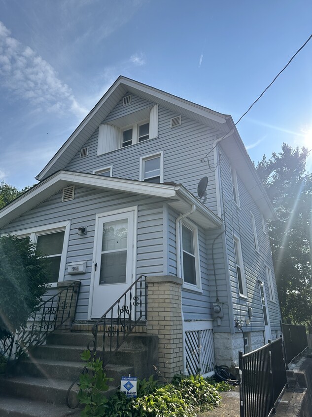 Primary Photo - 966 Diana Ave