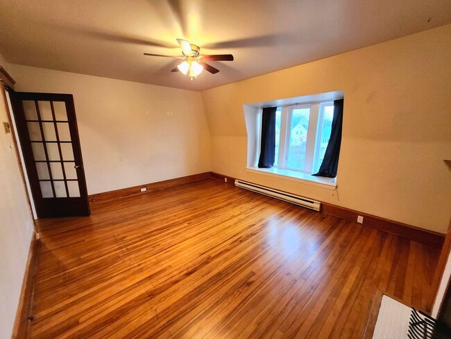 Building Photo - 562 Edward Ave