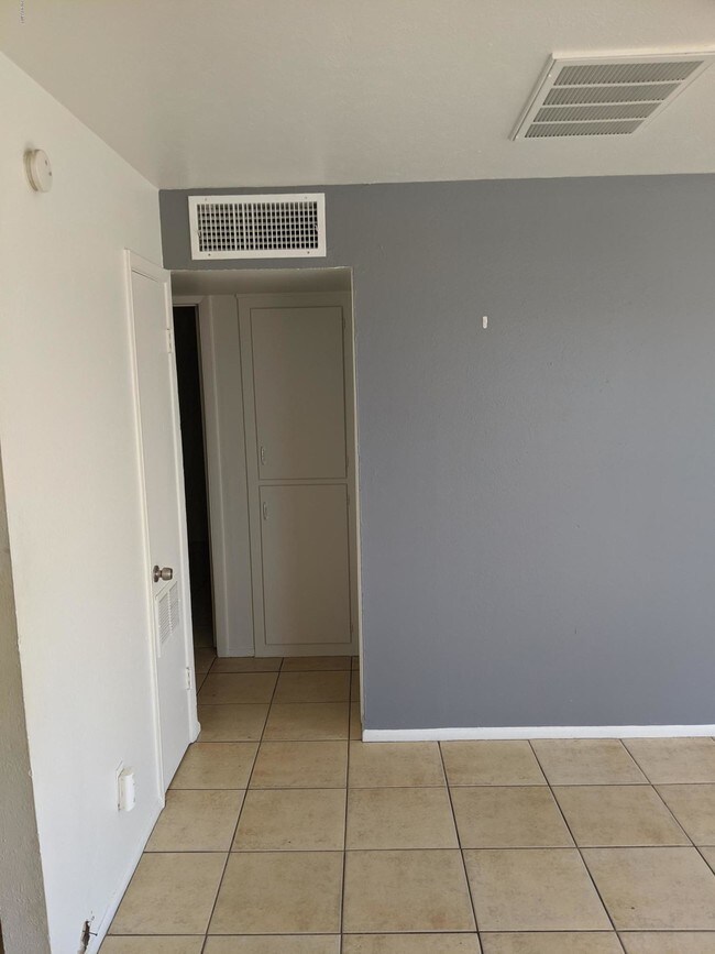 Foto del edificio - 10001 N 18th Ave