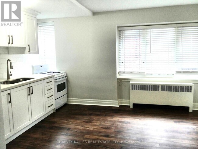 Photo du bâtiment - 464-464 Summerhill Ave