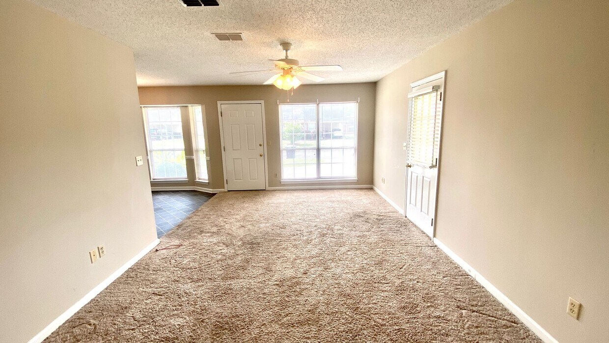 Building Photo - Rockcreek Dr #14 &amp; 16