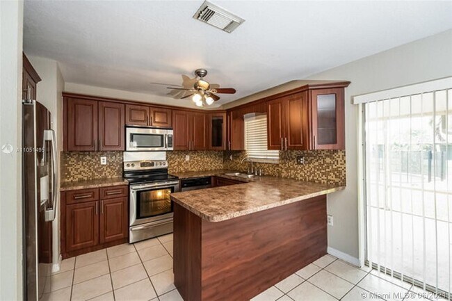Foto del edificio - 18300 SW 153rd Ct