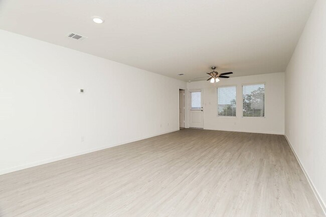 Foto del edificio - 3222 Roslyn Grist