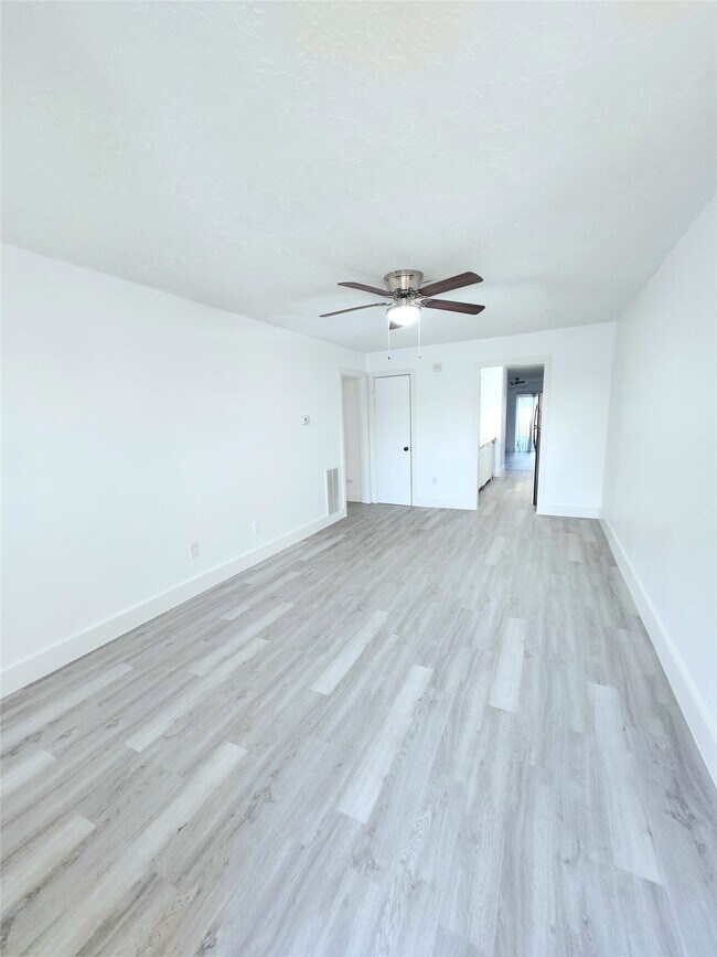 Foto del edificio - 6824 W Fuqua St