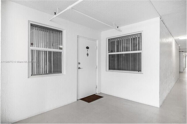 Building Photo - 2575 SW 27th Ave
