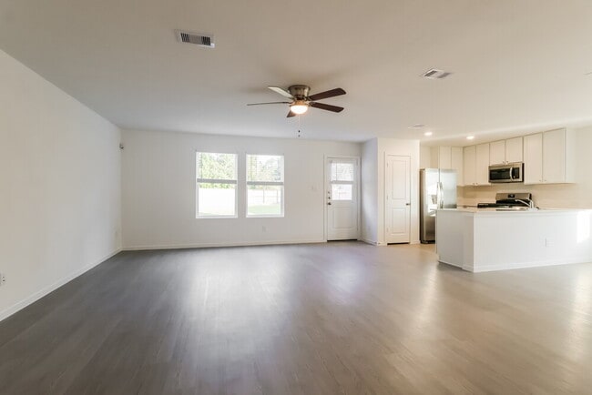 Foto del edificio - 1705 Lofty Cedar Ct