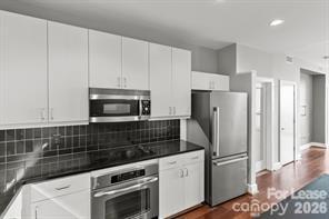 Foto del edificio - 333 W Trade St