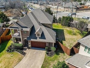 Building Photo - 2303 Holder Dr