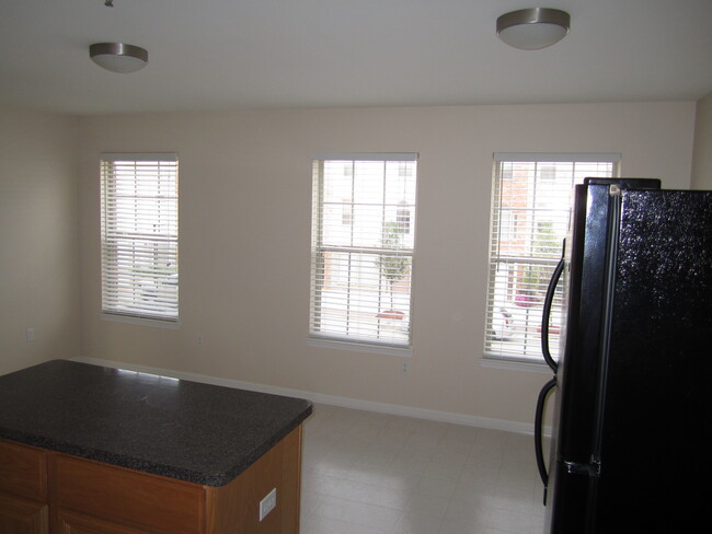Foto del edificio - 14117 Lakeside Blvd N